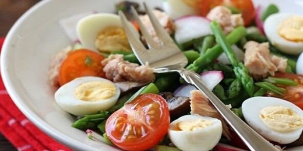 salade de légumes aux oeufs pour maigrir