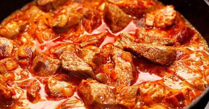 ragoût de viande avec un régime protéiné
